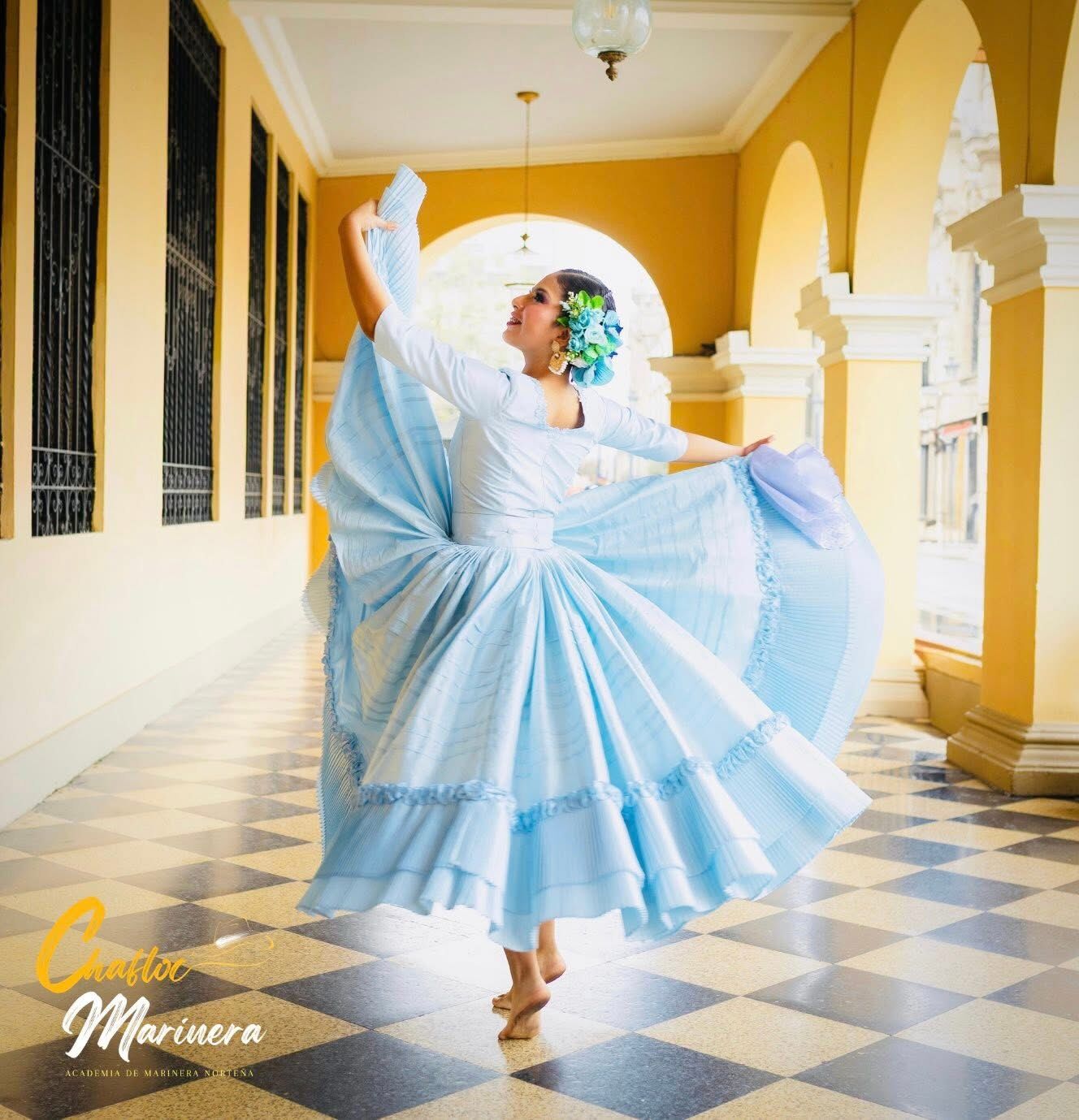 Bailarina Chafloc Marinera, traje celeste