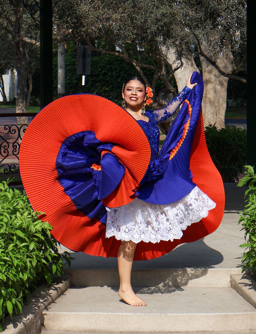 Bailarina Chafloc Marinera con pañuelo