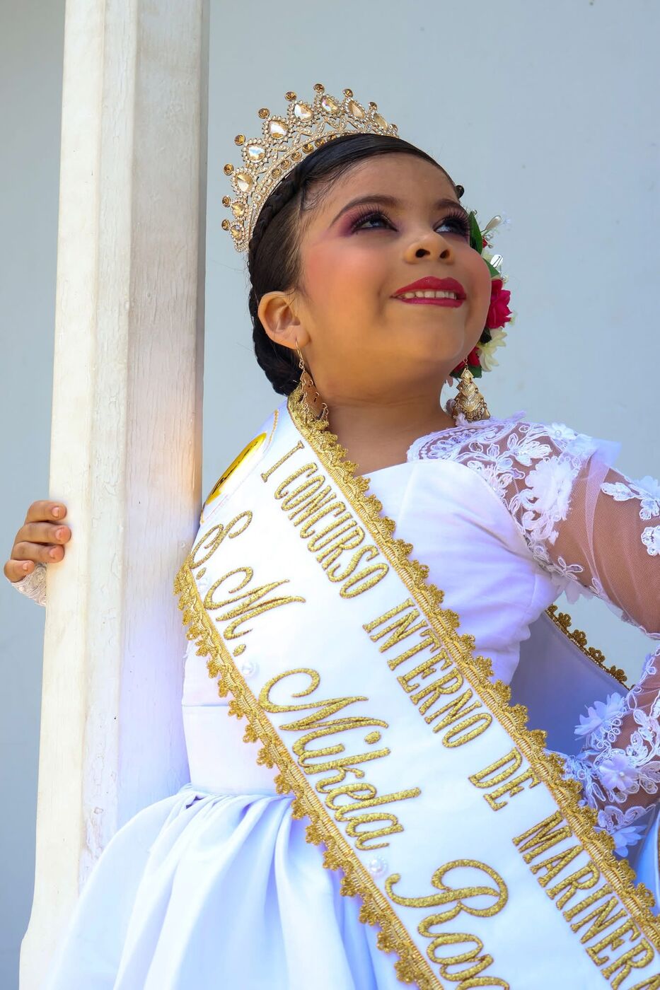 Alumna con corona, concurso interno Chafloc