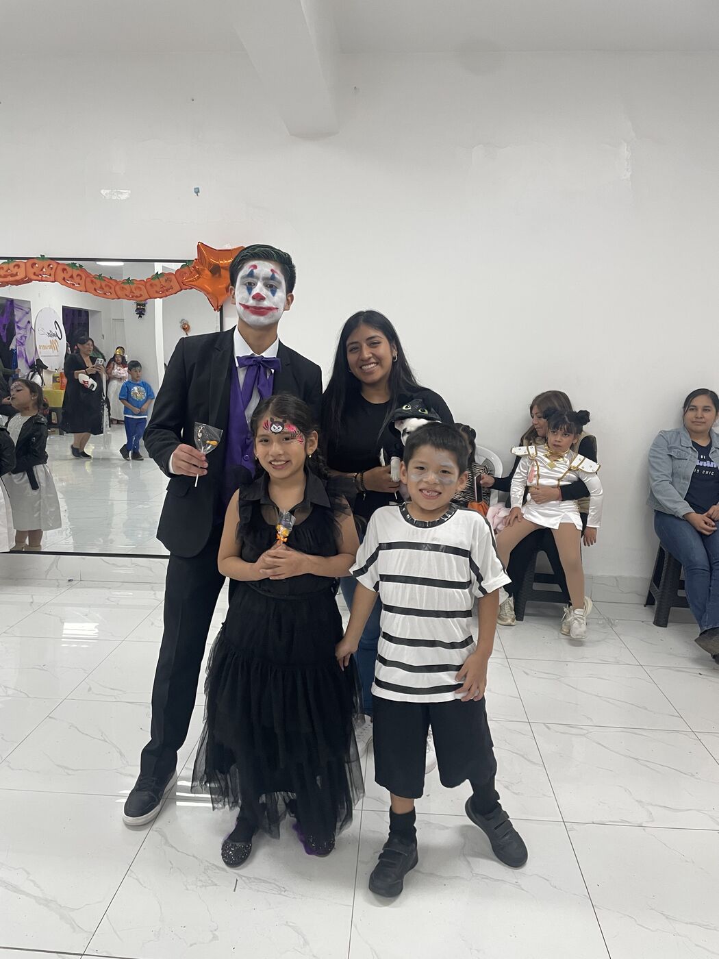 Celebración de Halloween con alumnos