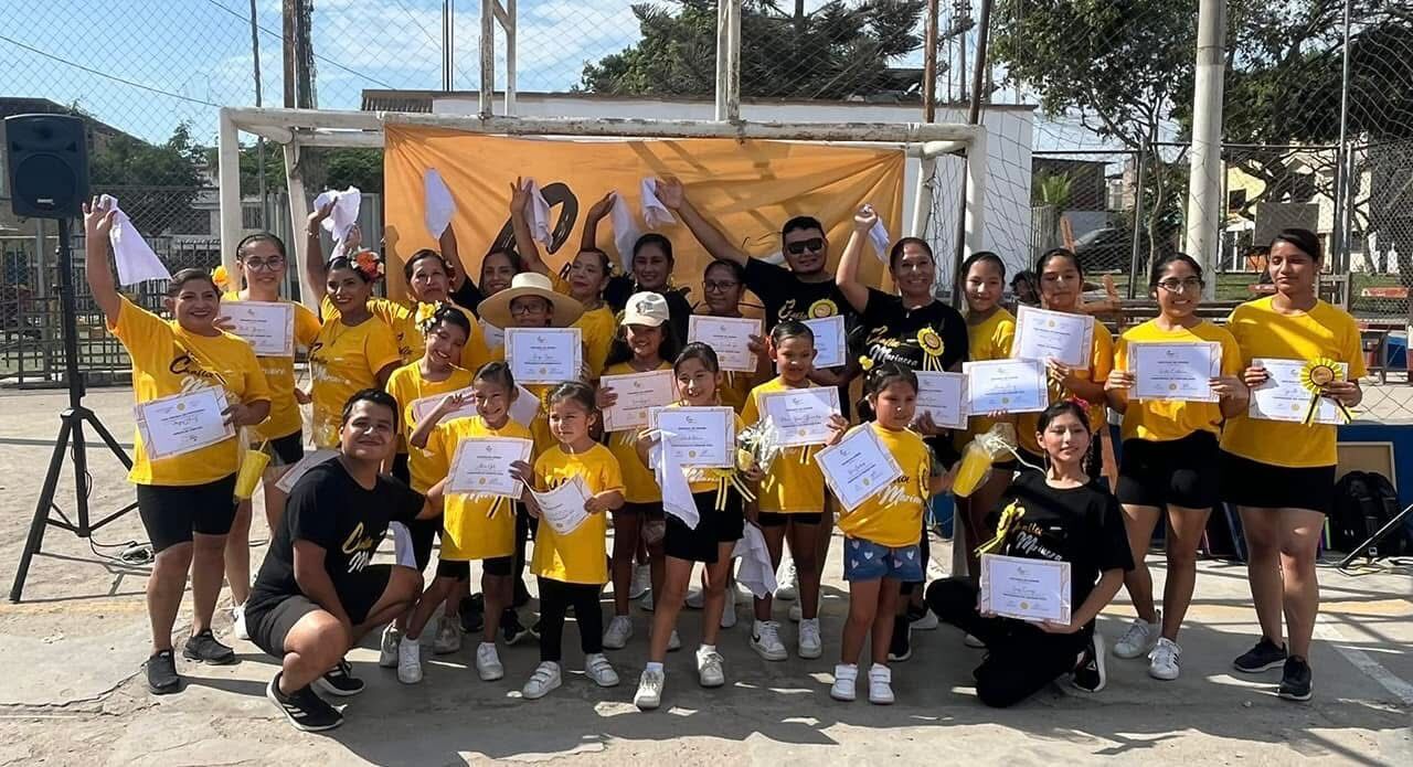 Entrega de certificados a alumnas