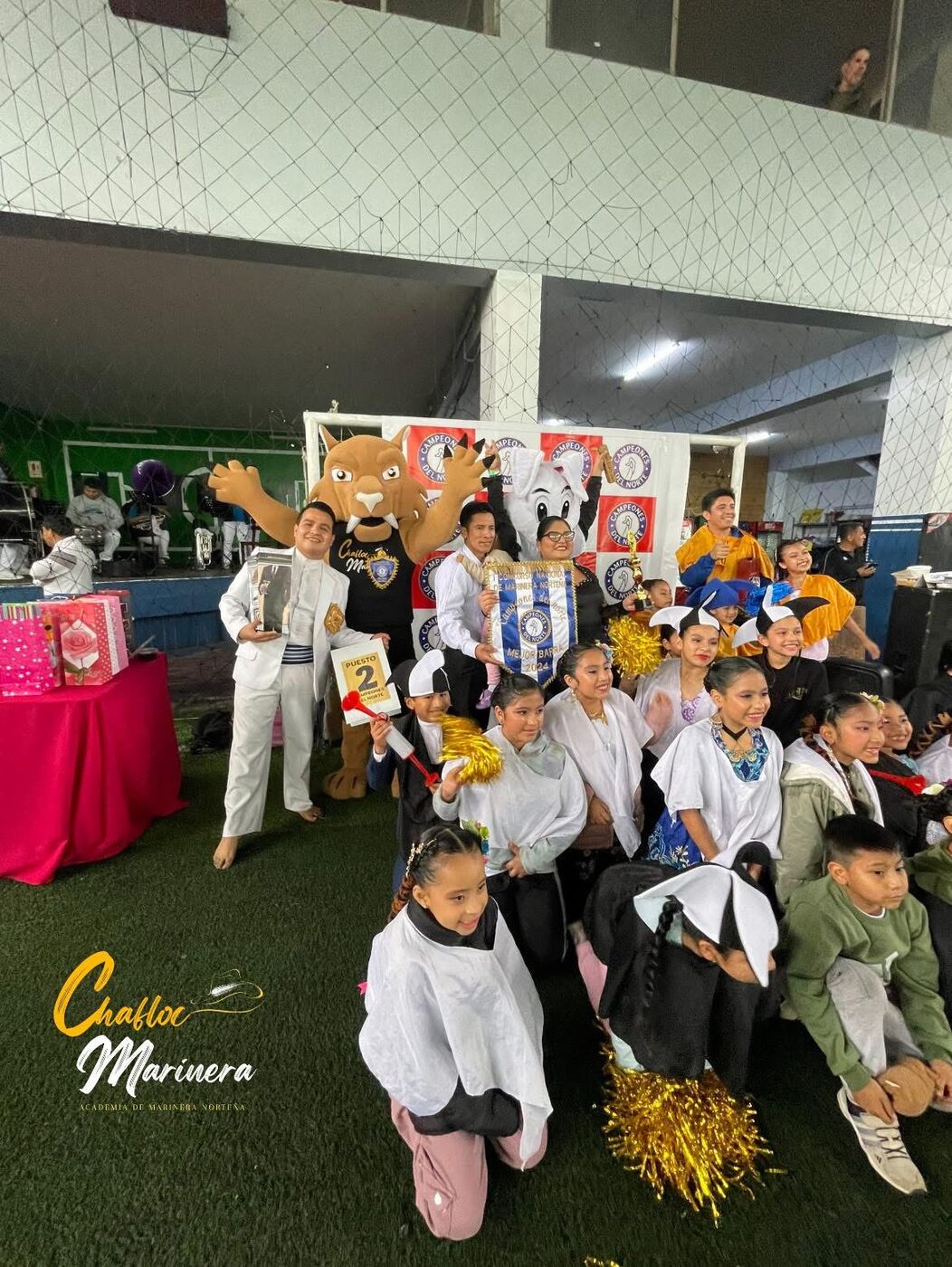 Alumnos campeones del norte con mascotas